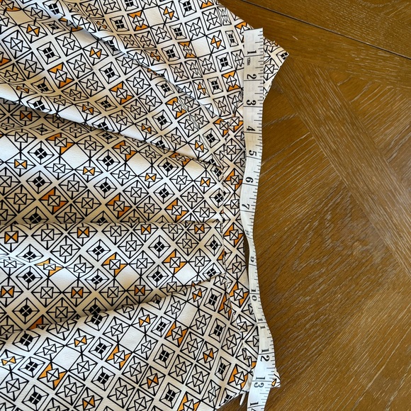 H&M SKIRT size 4 length 100%polyester and liner side zipper waist 26 - Picture 12 of 12